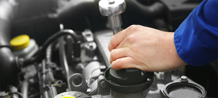 Schrauben am Motor Schrauben am Motor